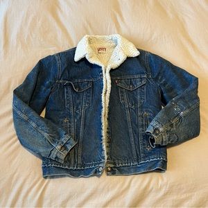 Vintage Levi’s Sherpa Lined Trucker Jean Denim jacket Size 40R - made in USA